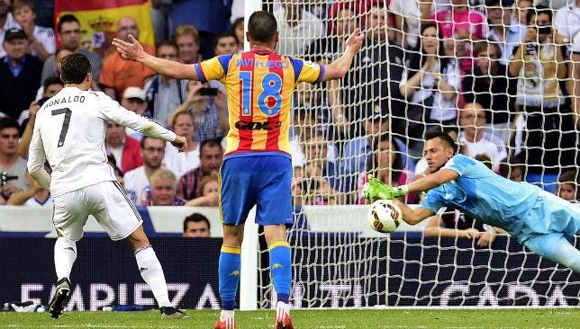 Diego Alves denies Cristiano Ronaldo and Real Madrid in La Liga - Sport360  News