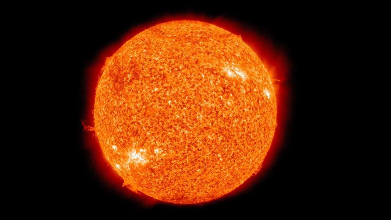 Massive solar storm heading towards Earth at 1.6 million kmph may impact  cell phone, GPS signals