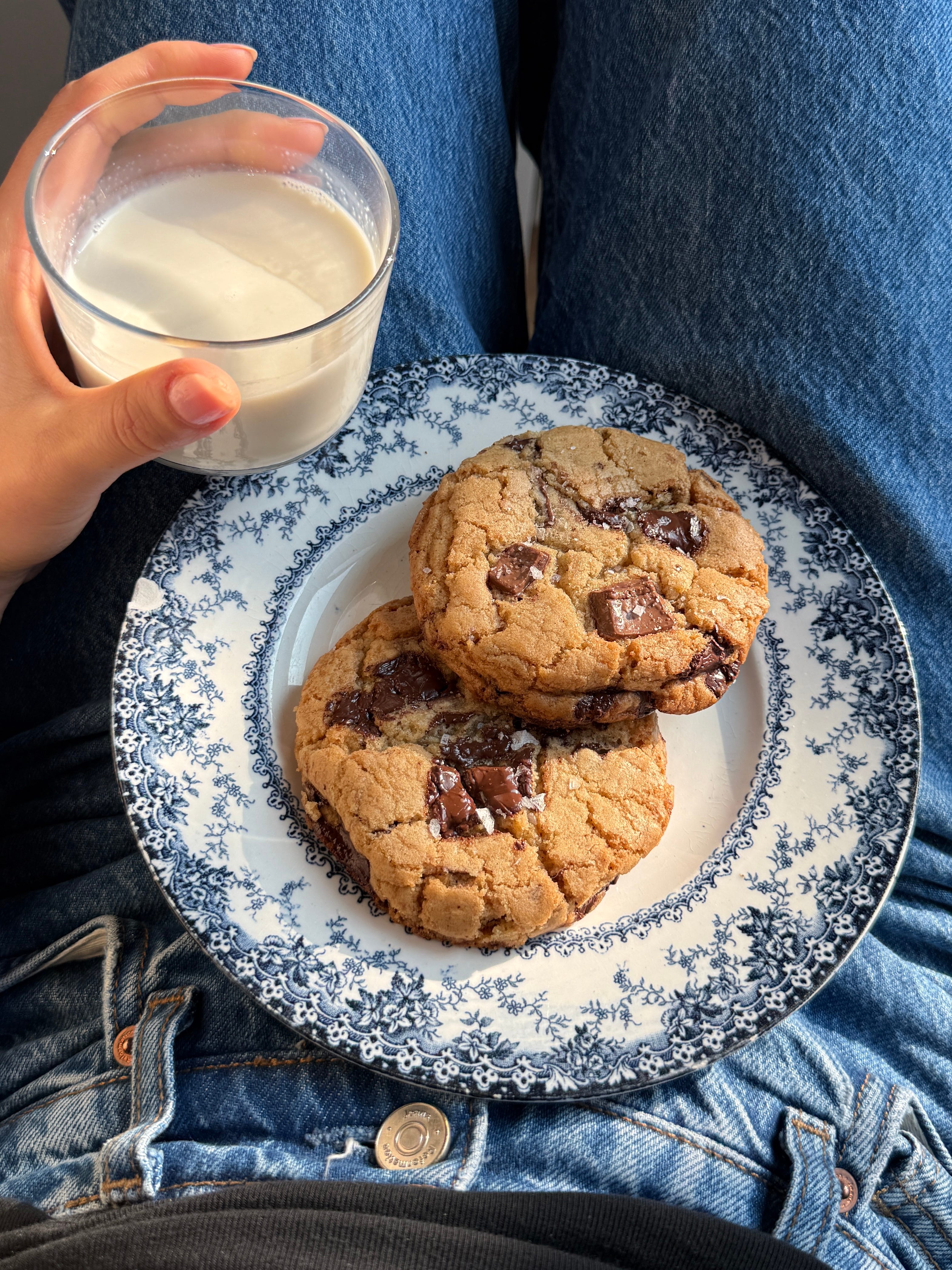 クッキー  Thick & Chewy Chocolate Chip Cookies - Nea Arentzen