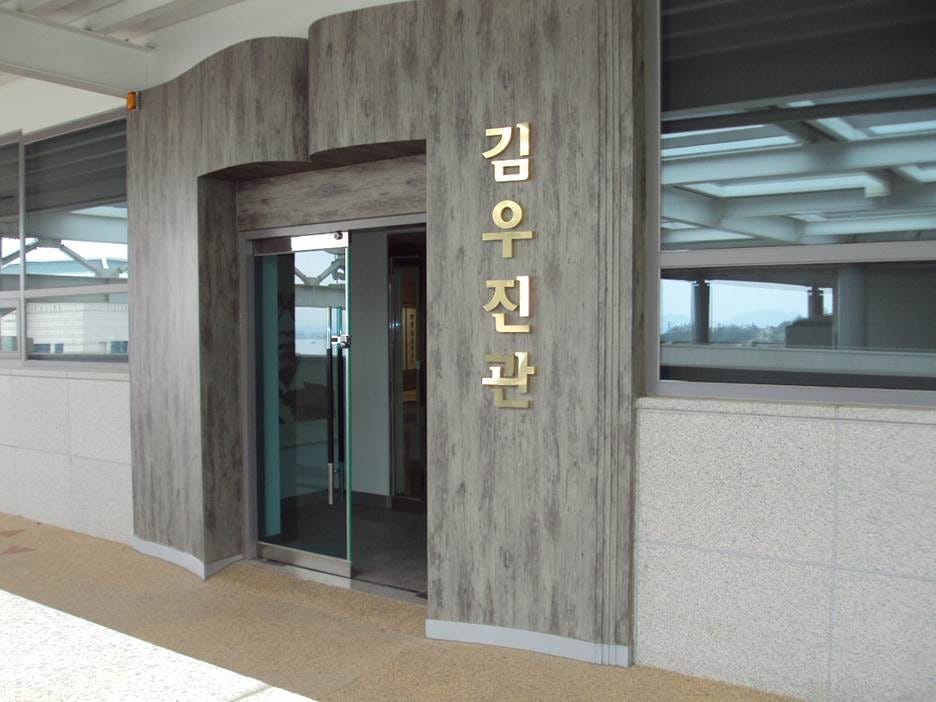 A close-up of a building

AI-generated content may be incorrect.