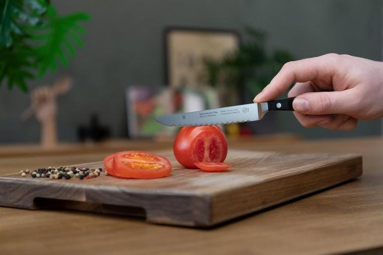 Knivesandtools will tell you everything about serrated knives
