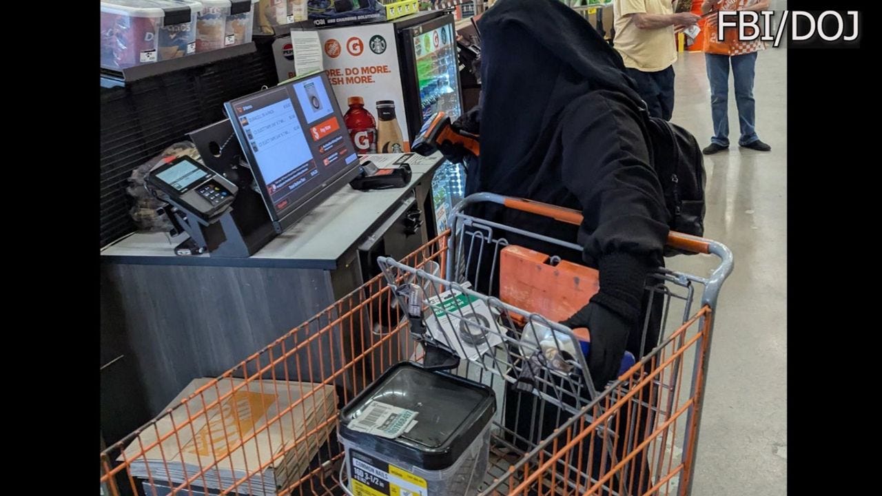 Jessica Bowie, de 35 años, fue vista comprando clavos en una ferretería. (Foto Tribunal de Distrito de los Estados Unidos, Distrito Norte de Nueva York) Jessica Bowie, de 35 años, fue vista comprando clavos en una ferretería. (Foto Tribunal de Distrito de los Estados Unidos, Distrito Norte de Nueva York)