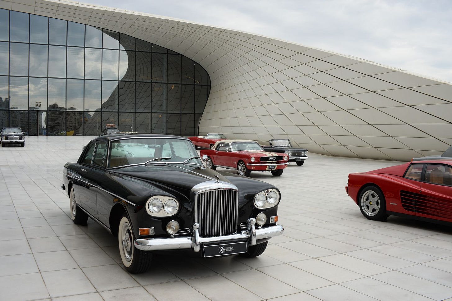 Exhibition of classic cars held in front of Heydar Aliyev Centre [PHOTOS]