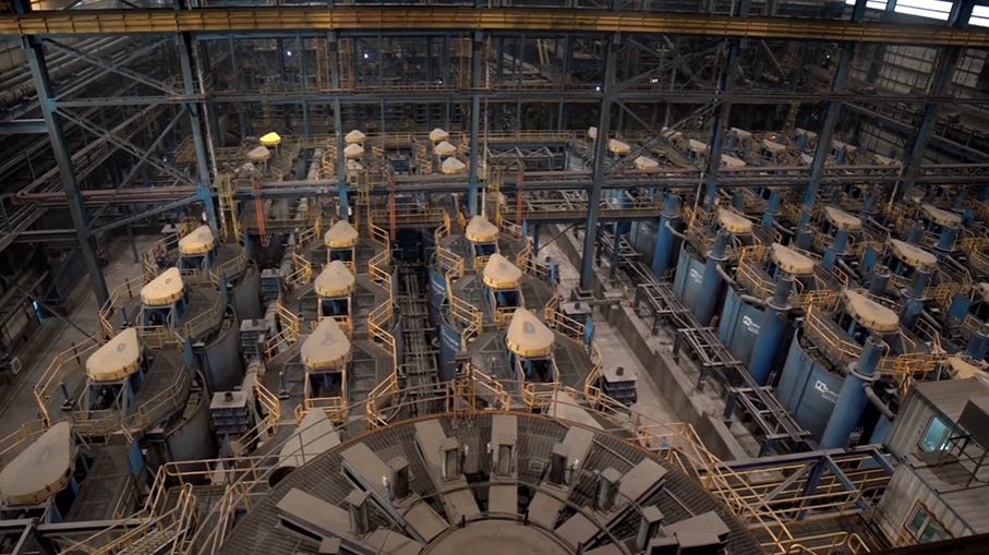 A large factory with many machines

AI-generated content may be incorrect.