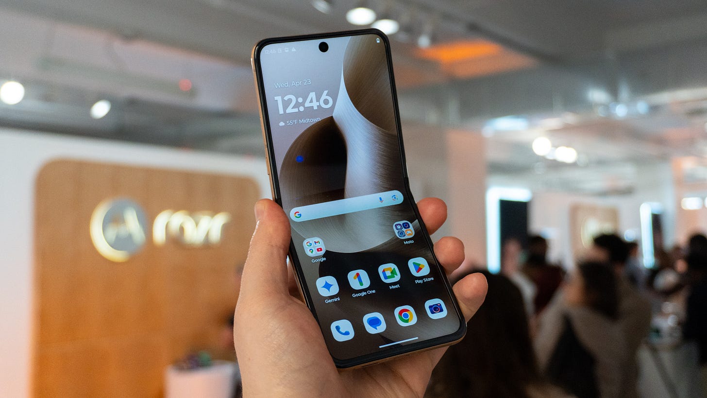 Moto Razr Ultra screen