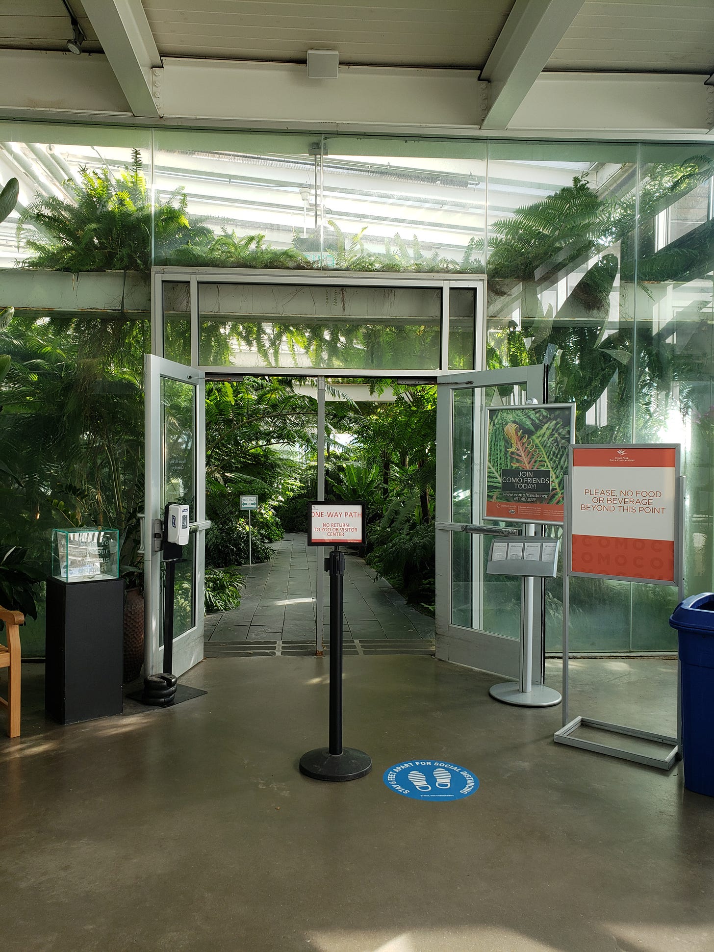 The entryway to the Fern Room at Como with various signs setting the expectations going forward into this section.