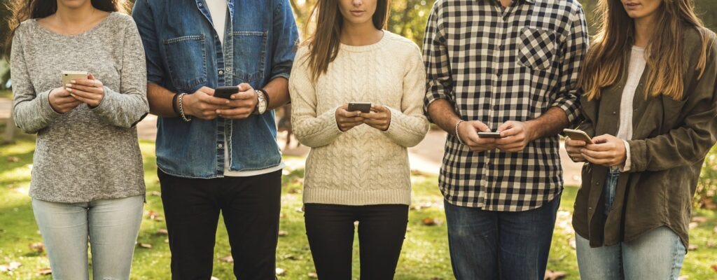 Friends distracted with social networks Friends distracted with social networks