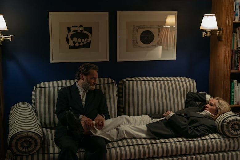 Michael Stuhlbarg and Julia Roberts in After the Hunt