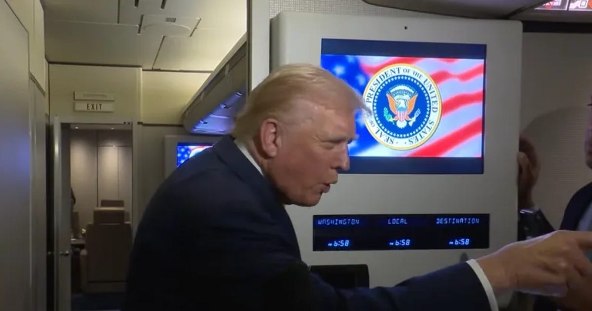 Trump novinarki dejal 'Tiho, pujsa' zaradi vprašanja o Epsteinovih datotekah