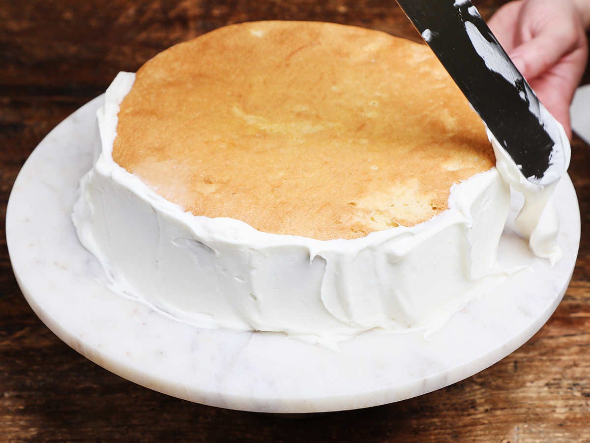 Frosting Sides of Cake