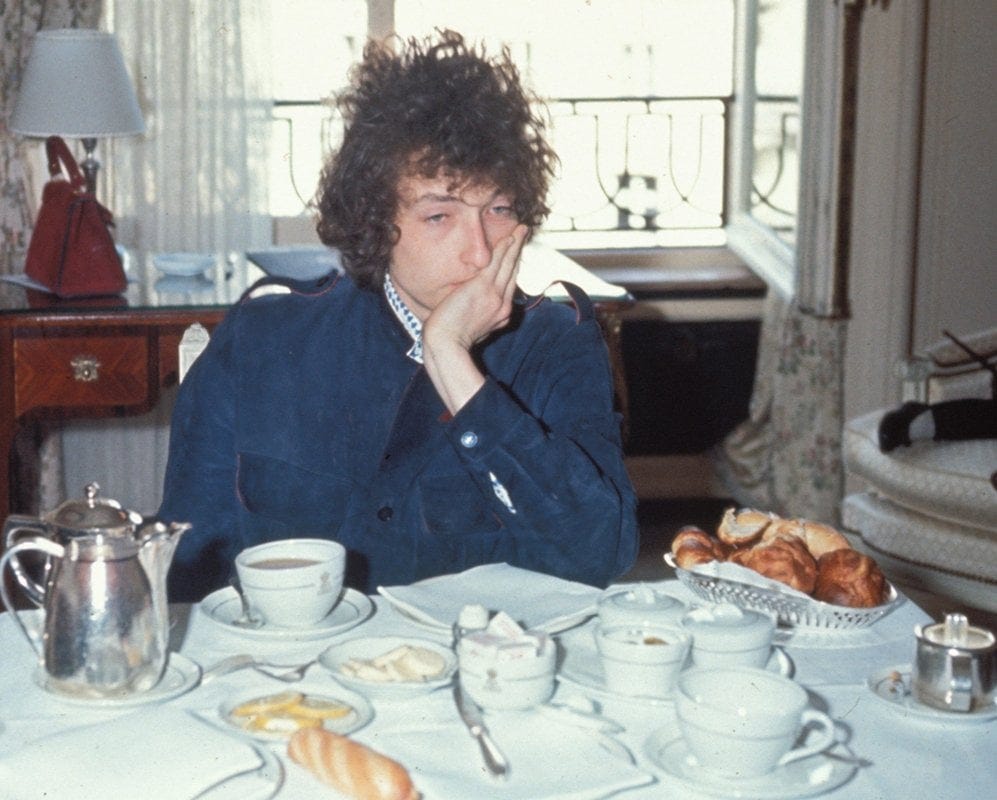 Bob Dylan looking extremely bored at breakfast (1966) : r/OldSchoolCool Bob Dylan looking extremely bored at breakfast (1966) : r/OldSchoolCool