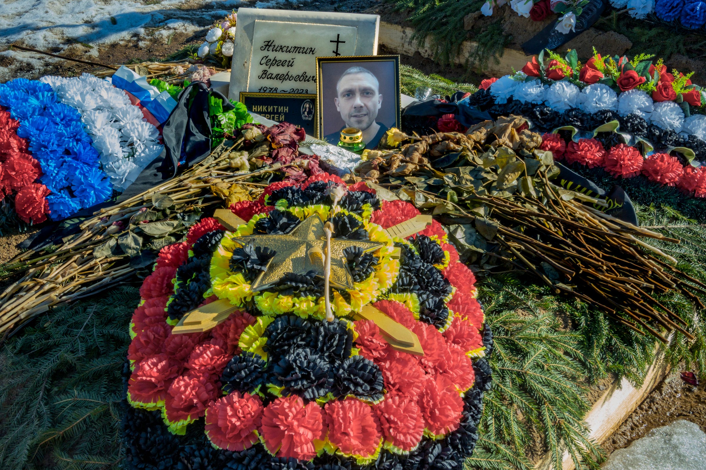 In the Beloostrovsky cemetery in Saint Petersburg, Russia, a characteristic crown of flowers of the Wagner mercenaries group is adorning the grave of one of its member. In the Beloostrovsky cemetery in Saint Petersburg, Russia, a characteristic crown of flowers of the Wagner mercenaries group is adorning the grave of one of its member.