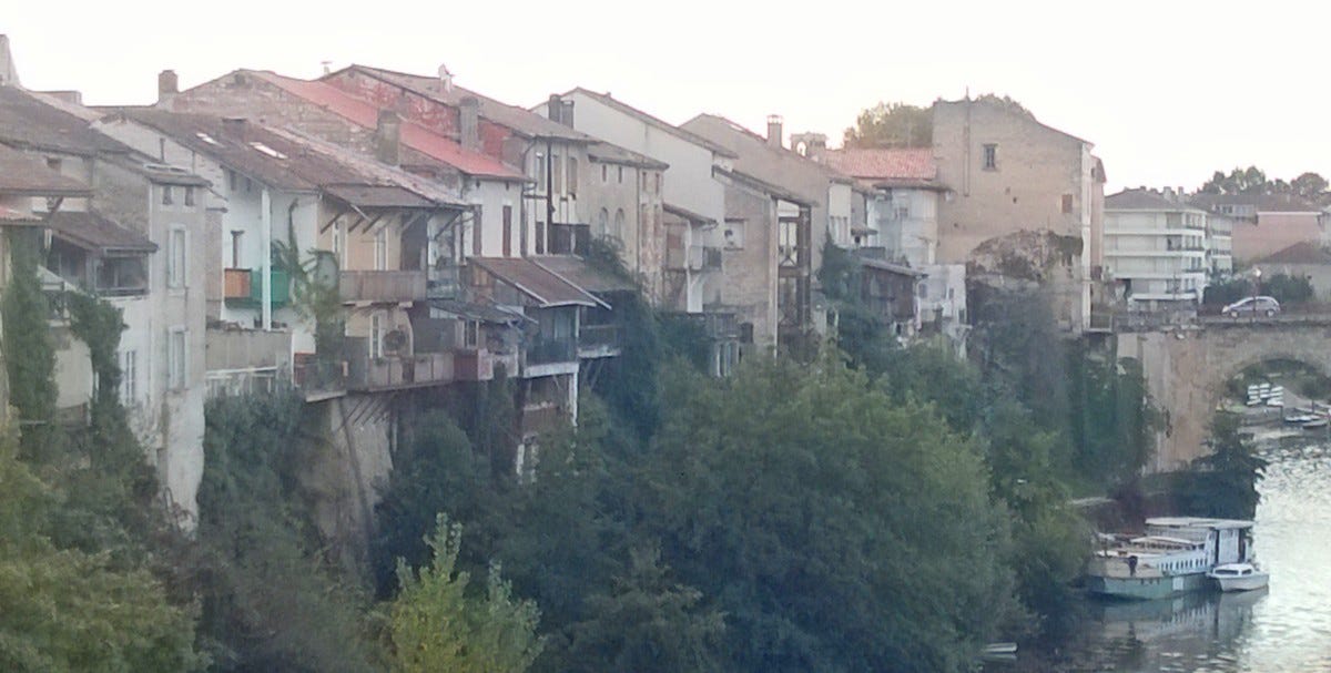 Orilla oeste del Lot a su paso por Villeneuve