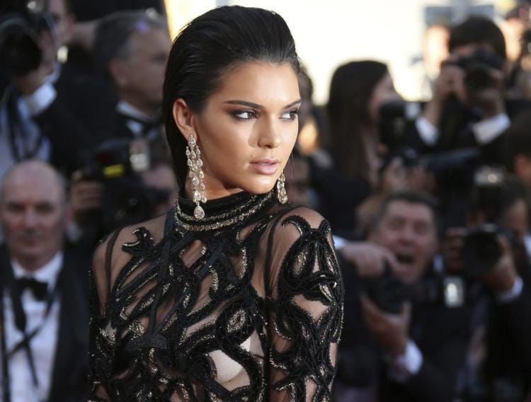 kendall jenner stiff bar on tips kendall jenner stiff bar on tips