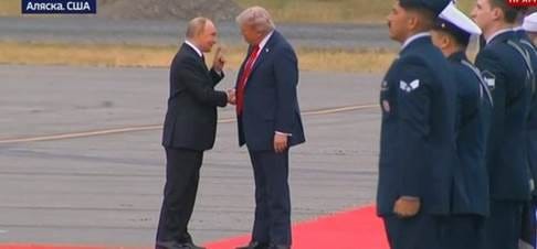 A group of men shaking hands

AI-generated content may be incorrect.