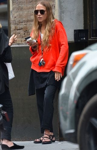 mary-kate-olsen-teva-sandals-303143-1666330741835-main mary-kate-olsen-teva-sandals-303143-1666330741835-main