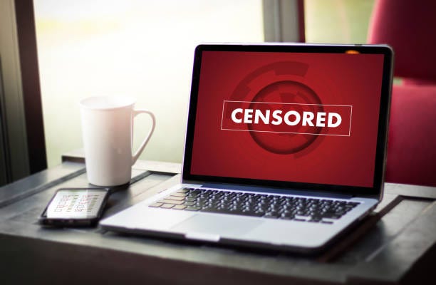 censurerade affärsman på jobbet. översta närbild av man som arbetar - censorship bildbanksfoton och bilder