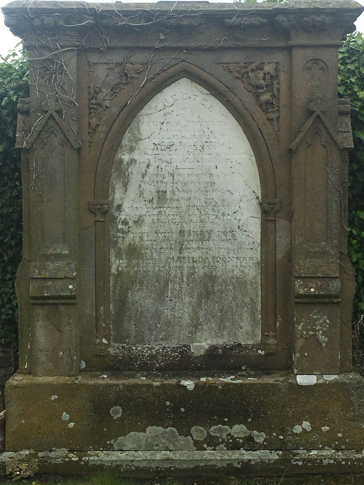 Large stone wall surrounding a tomb stone in Portaferry, May 2019. Photograph by the author.