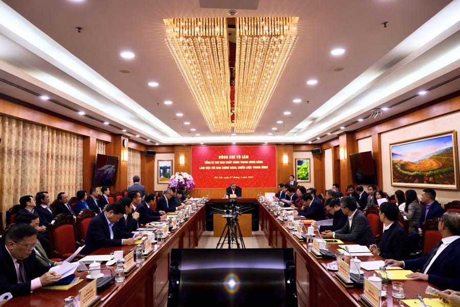 Quang cảnh cuộc họp Quang cảnh cuộc họp