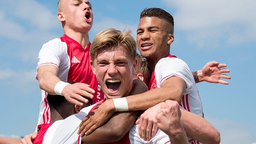 SDZ trainer Zian Flemming met Jong Ajax kampioen van de Jupiler League - AVV SDZ SDZ trainer Zian Flemming met Jong Ajax kampioen van de Jupiler League - AVV SDZ