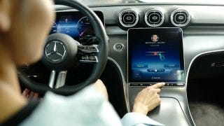 World premiere of Mercedes pay+: Mercedes-Benz Mobility turns the car into a payment device