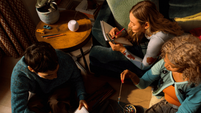From filling a room with sound to intelligently connecting the home, HomePod mini 2 is more helpful than ever.