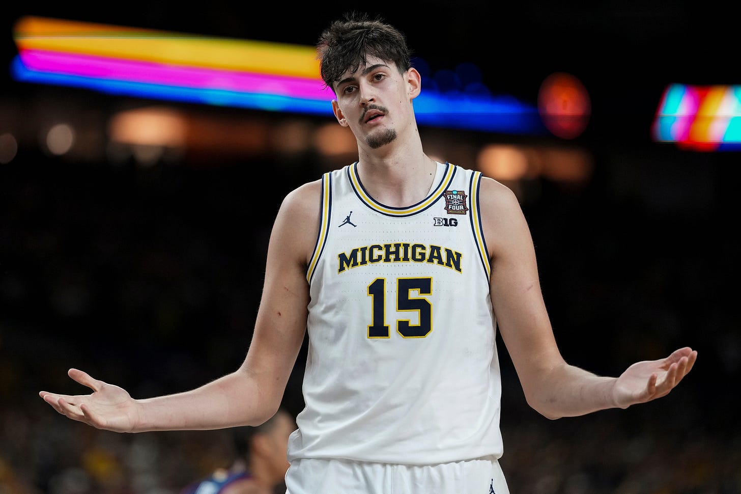 How tall is Aday Mara? Height and physical profile of Michigan's #15 | MARCA