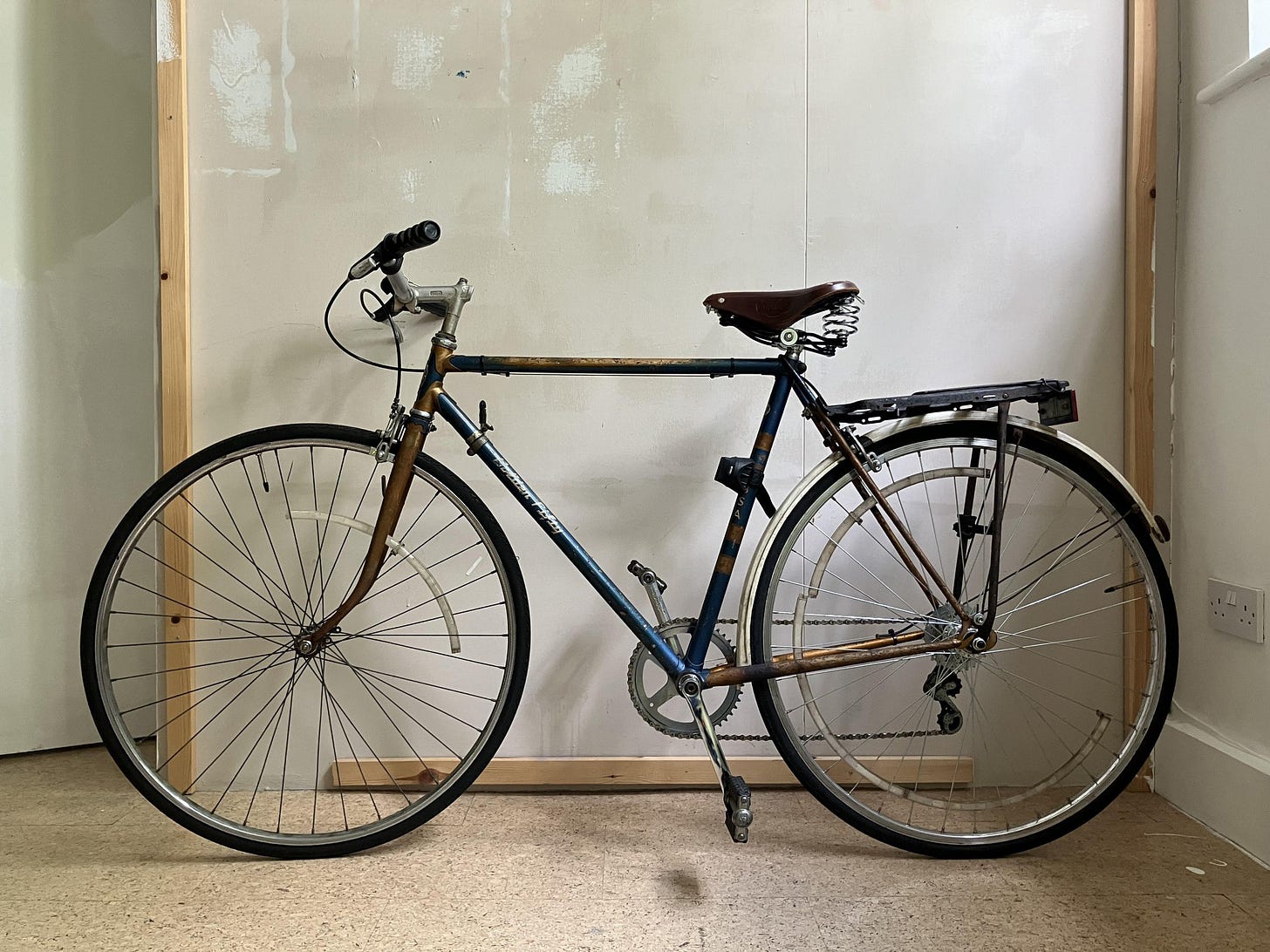 A rusy bicycle.