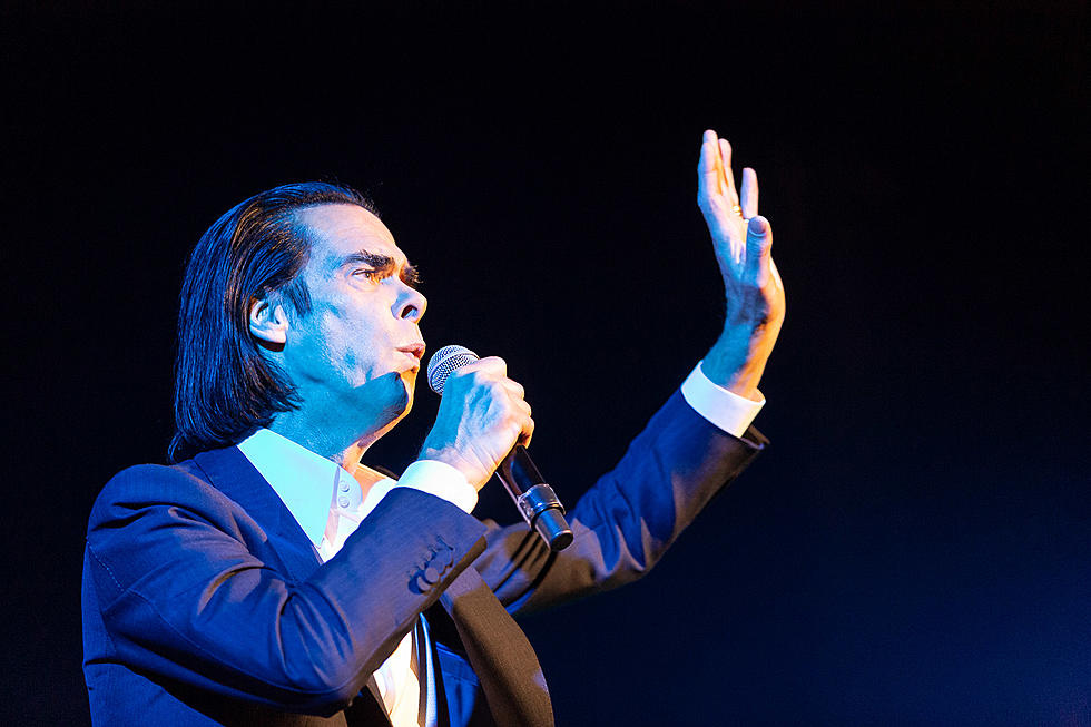 https://townsquare.media/site/838/files/2022/03/attachment-nickcave-warrenellis-kingstheatre-24.jpg?w=980&q=75