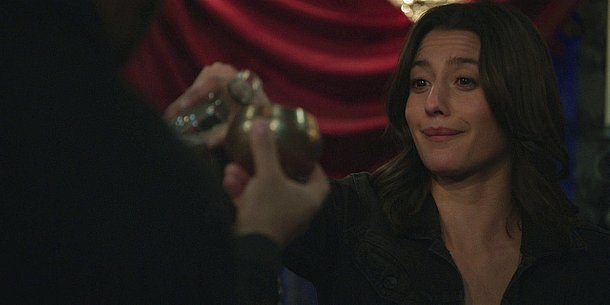 Walker Cassie drinking with Trey after he tells her how off putting she can be. Walker Cassie drinking with Trey after he tells her how off putting she can be.