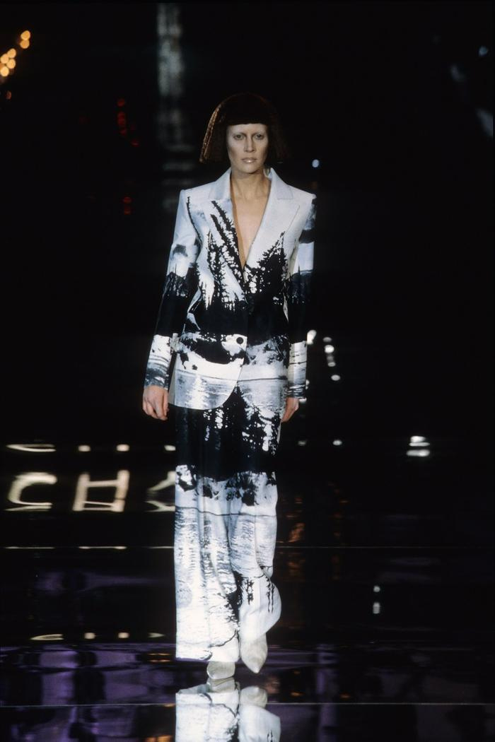 Givenchy Fall 1999 Ready-to-Wear