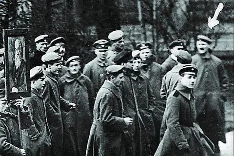 Adolf Hitler attending to the funeral of the german jewish communist leader  Kurt Eisner on Soviet Bavaria, February 26, 1919 : r/Historycord