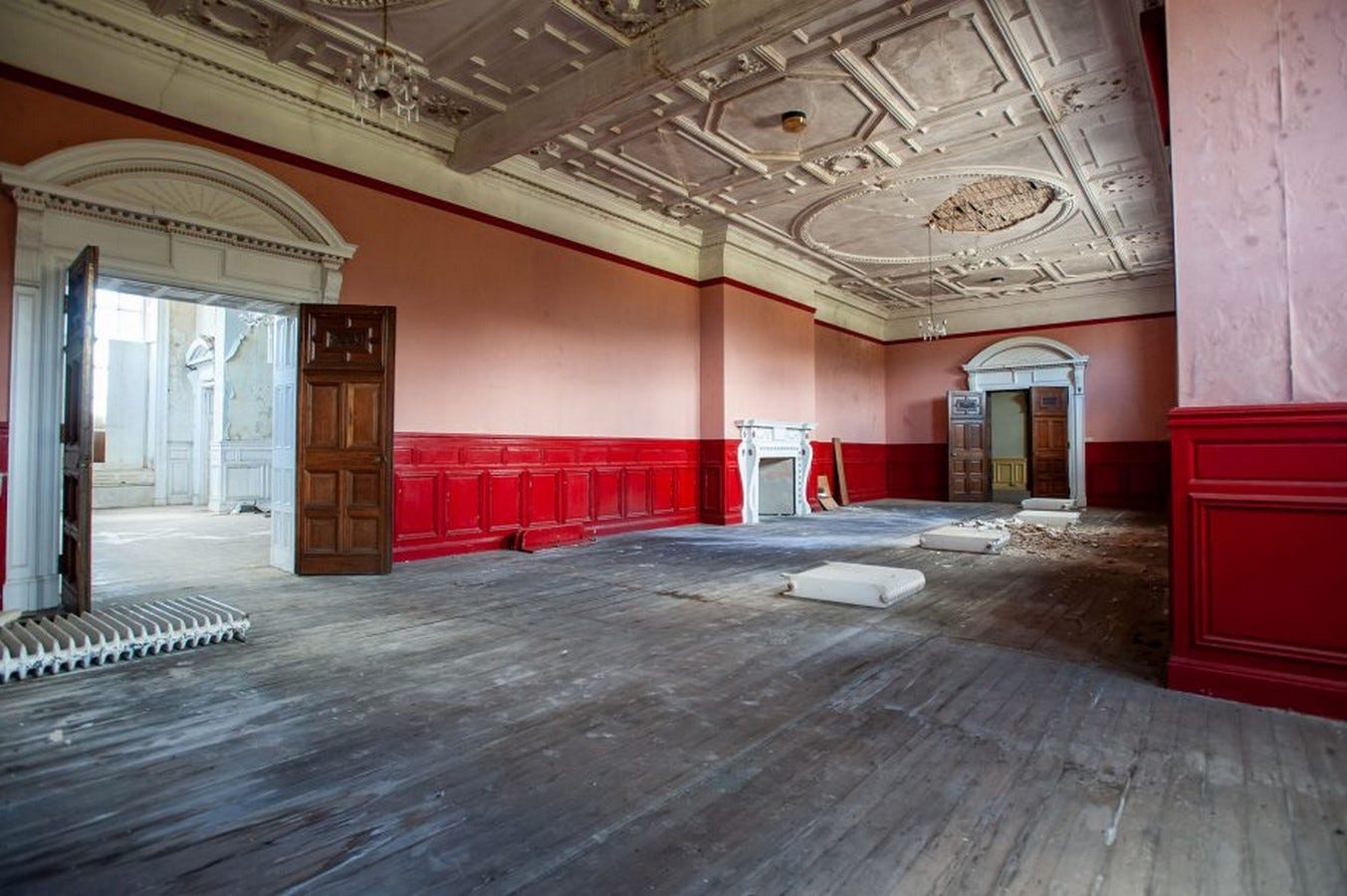 10 largest abandoned houses in the world - Sheet5