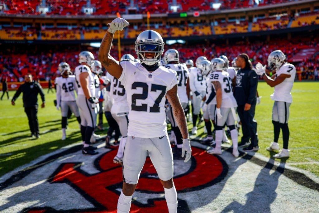 Raiders vs Chiefs, incidente del logo. Raiders vs Chiefs, incidente del logo.