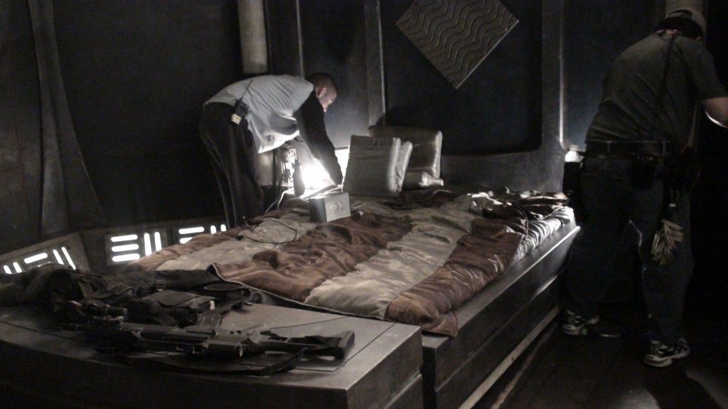 stargate-universe-bedroom2 stargate-universe-bedroom2