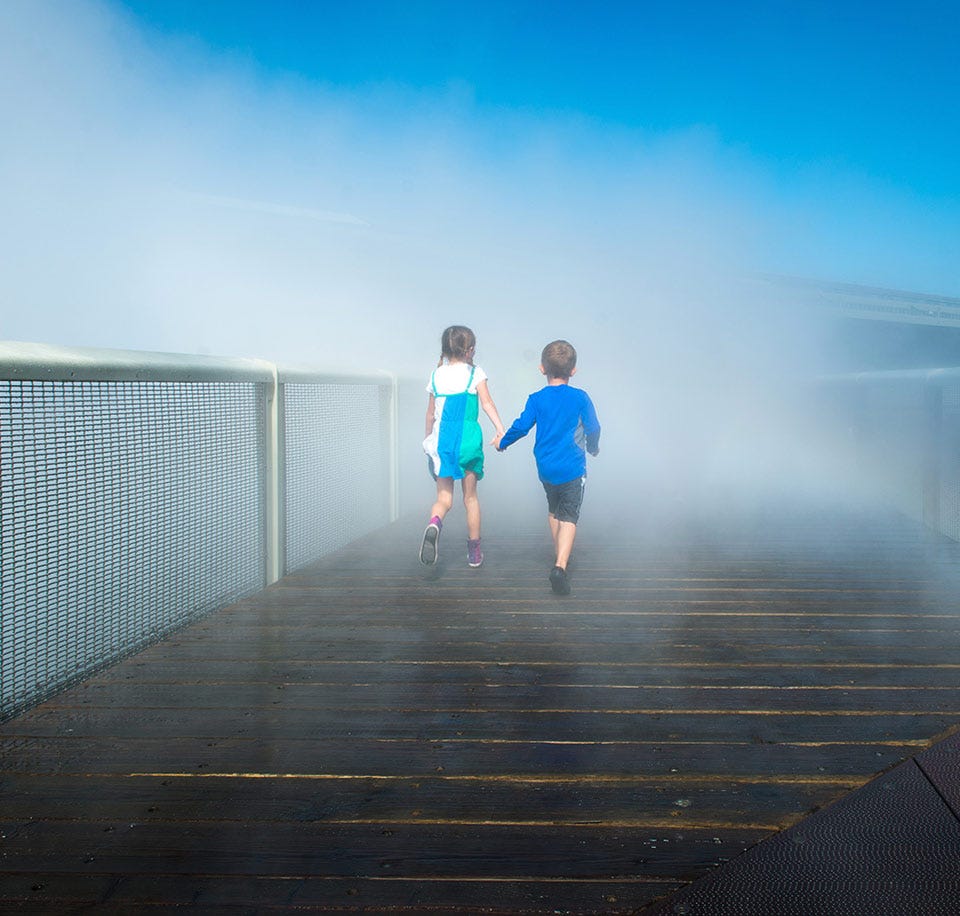 Kids walking on the Fog Bridge at the Exploratorium Kids walking on the Fog Bridge at the Exploratorium