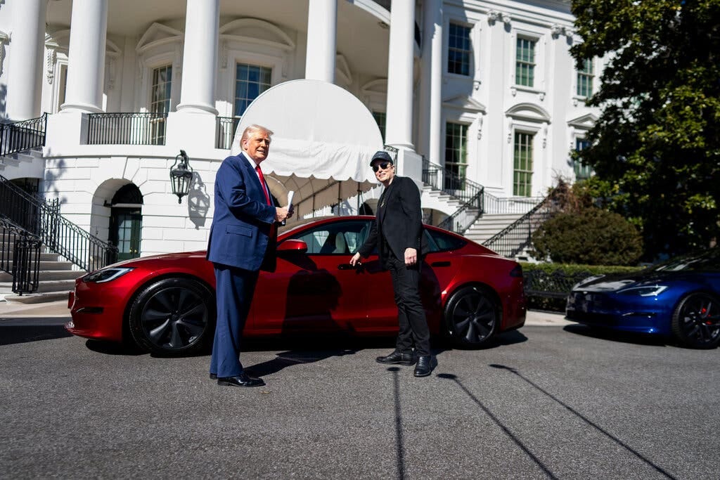 Trump Poses With a Tesla, a Move Aimed Solely at Helping Musk - The New ...
