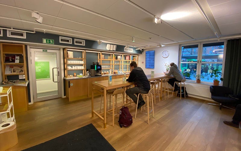 First Class Lounges at Railway Stations: A Missed Opportunity?