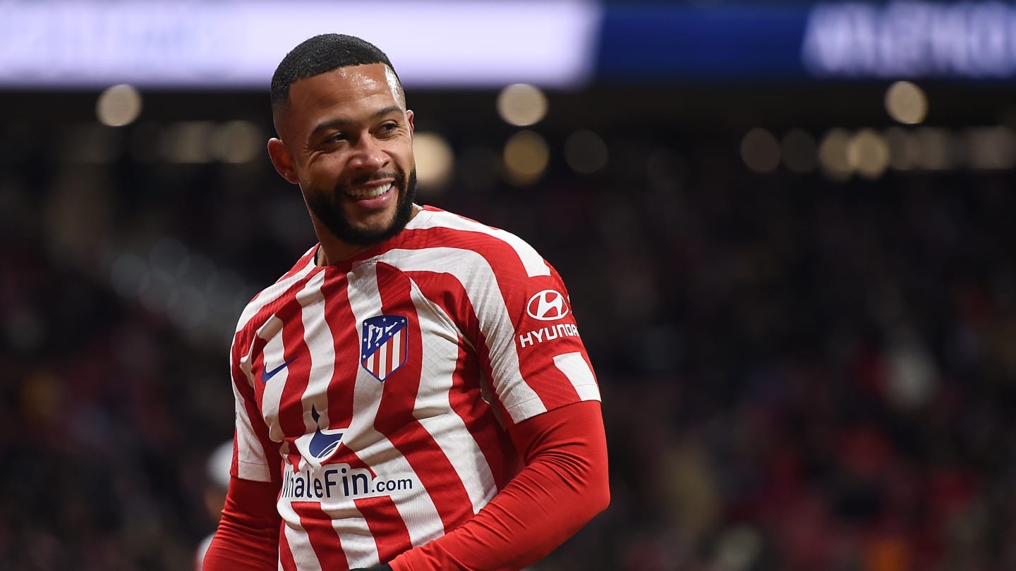 FC Barcelona has 3 million euros to replace Memphis Depay - Pledge Times