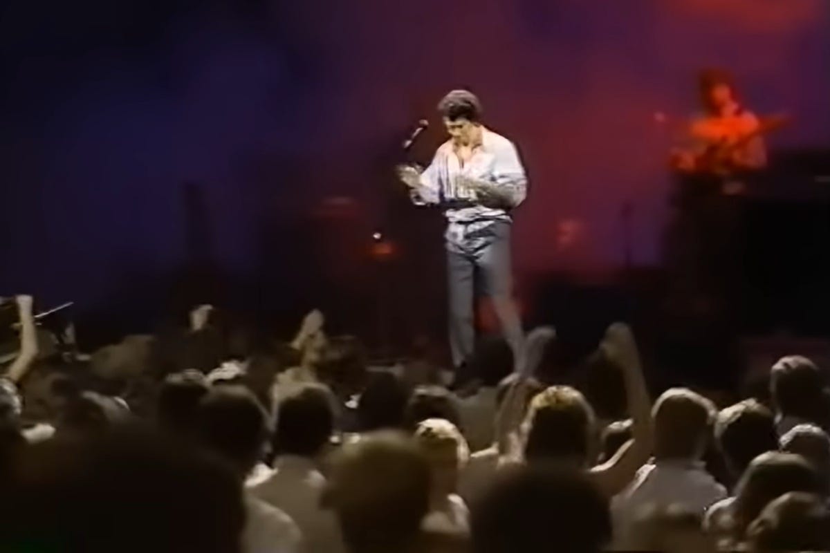 Carman celebrated Christ with “Sunday’s On The Way”