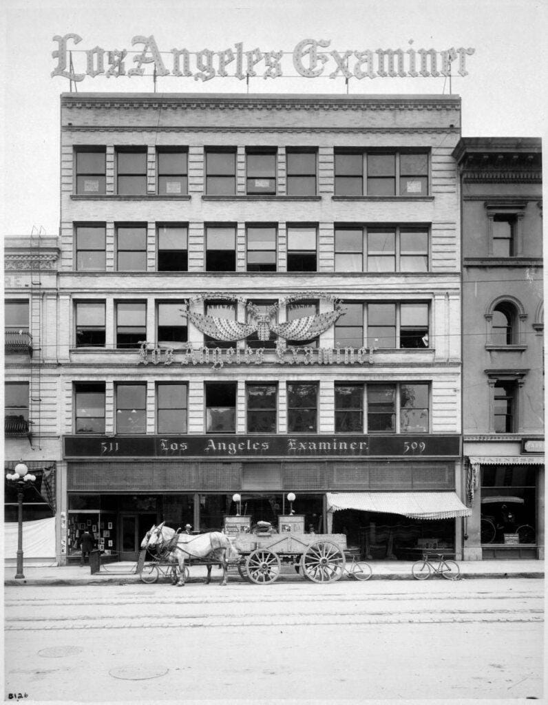 A horse-drawn cart wait outside the Los Angeles Examiner Building, 509 Broadway, downtown Los Angeles, circa 1906 | Martin Turnbull A horse-drawn cart wait outside the Los Angeles Examiner Building, 509 Broadway, downtown Los Angeles, circa 1906 | Martin Turnbull