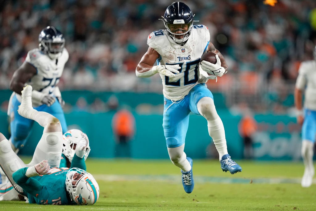 Former Memphis Tiger and Melrose star Tony Pollard leads Titans to first  win of season | WREG.com
