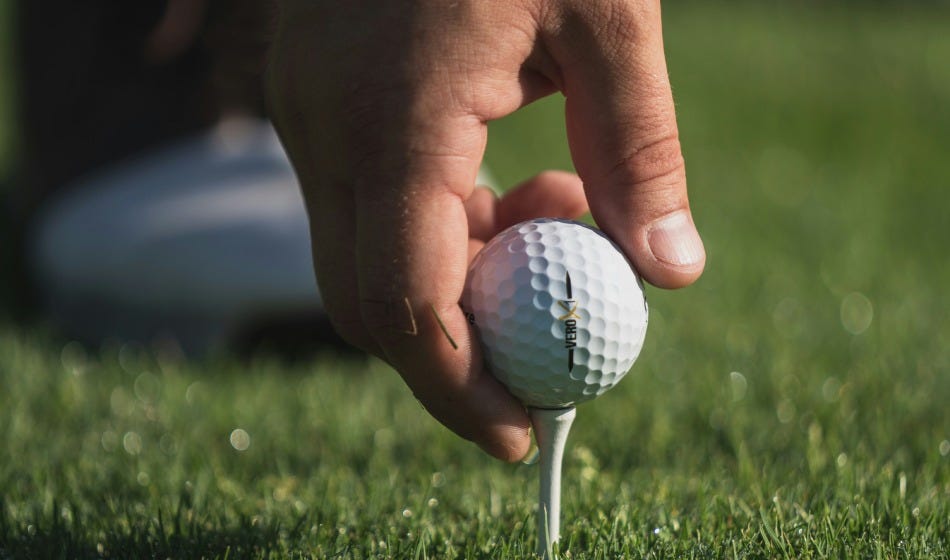 Tee de salida: Mejor estrategia y 5 Errores a Evitar - PutterHack Tee de salida: Mejor estrategia y 5 Errores a Evitar - PutterHack