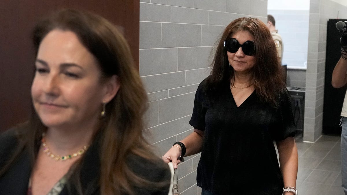 Court Allows Arrested Texas Midwife to Reopen Clinics