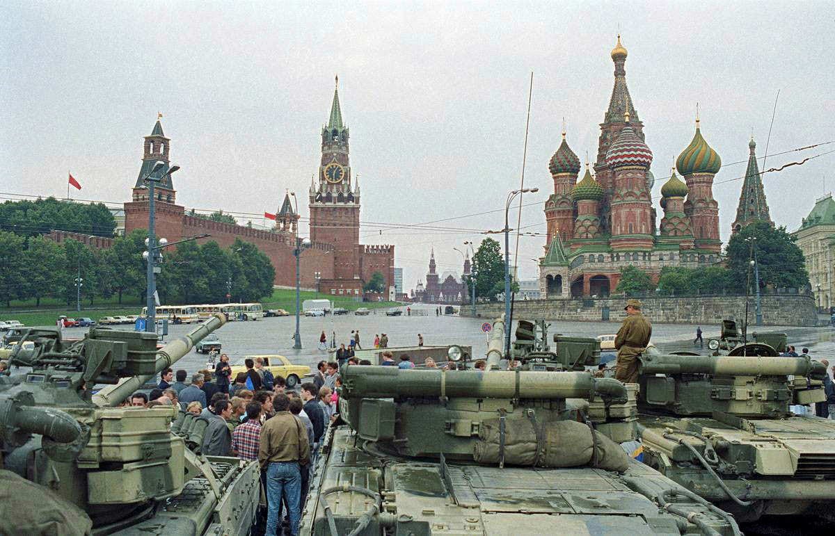 august coup tanks red square