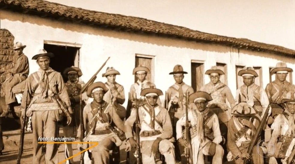 Frederico Pernambucano de Mello explica história sobre o cangaço brasileiro — Foto: Globo Frederico Pernambucano de Mello explica história sobre o cangaço brasileiro — Foto: Globo
