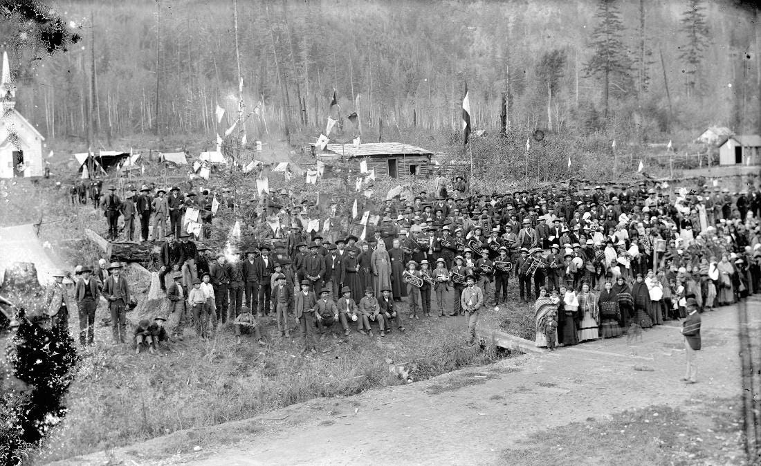 A large group of people standing outside

Description automatically generated