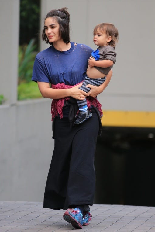 Shannyn Sossamon: Day Out With Mortimer In Vancouver | Celeb Baby Laundry Shannyn Sossamon: Day Out With Mortimer In Vancouver | Celeb Baby Laundry