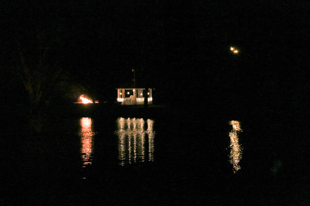 200e9-santa-visit-night-19-1024x683.jpg 200e9-santa-visit-night-19-1024x683.jpg