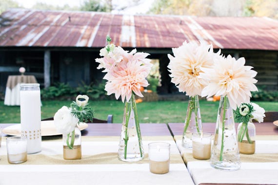 Gold wedding ideas | Photo by Sara Logan Photography | Read more - http://www.100layercake.com/blog/?p=68542 
